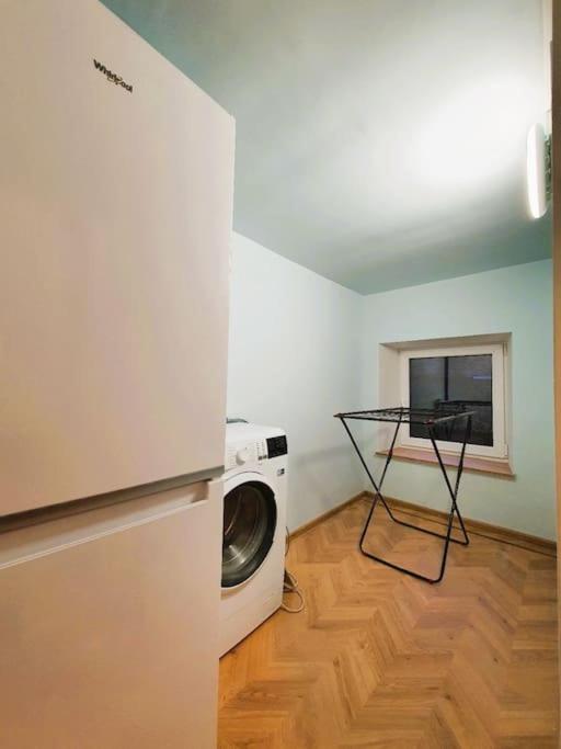 Modern Flat By Lukiskiu Square Vilnius Exterior photo