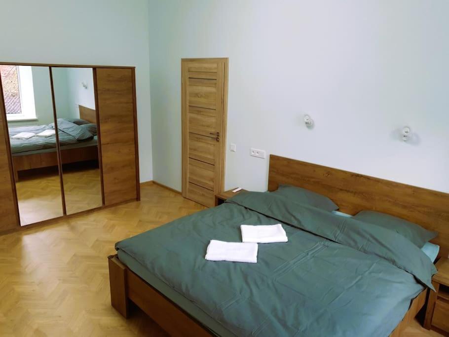 Modern Flat By Lukiskiu Square Vilnius Exterior photo